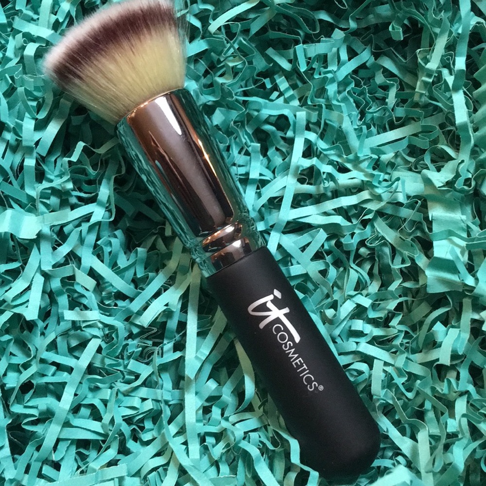 It cosmetics Heavenly Luxe No 6 Flat top Buffing